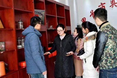 高新區(qū)組織青年干部到靳寨就業(yè)創(chuàng)業(yè)園企業(yè)觀摩學(xué)習(xí)